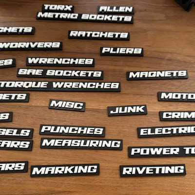 Máy Tạo Nhãn Nam Châm Hộp Công Cụ Theo Thông Số (Font US General của Harbor Freight)