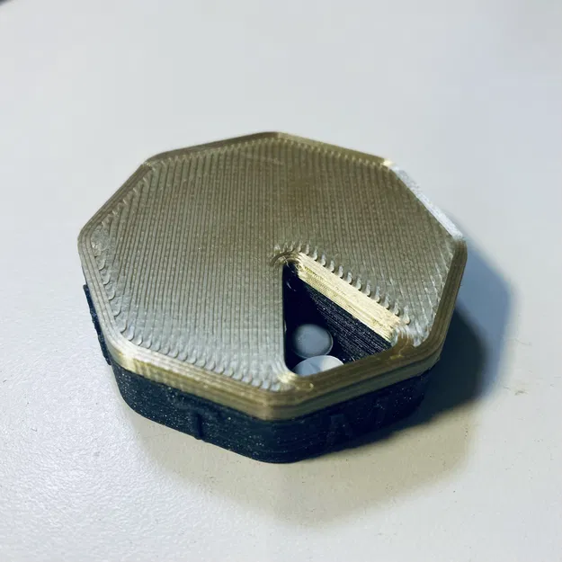 Hộp Chia Thuốc Nam Châm Xoay Xếp Chồng Hàng Tuần - Image 1