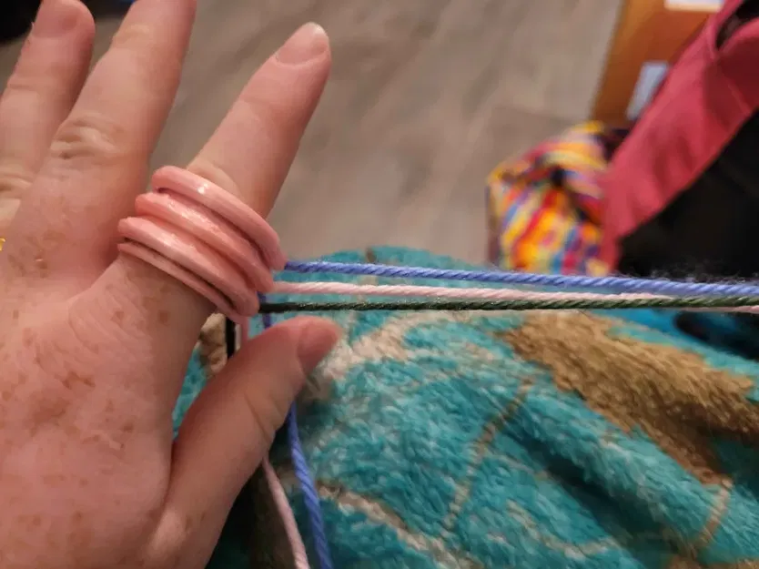 Nhẫn Giữ Len Đan Họa Tiết Màu - Image 2