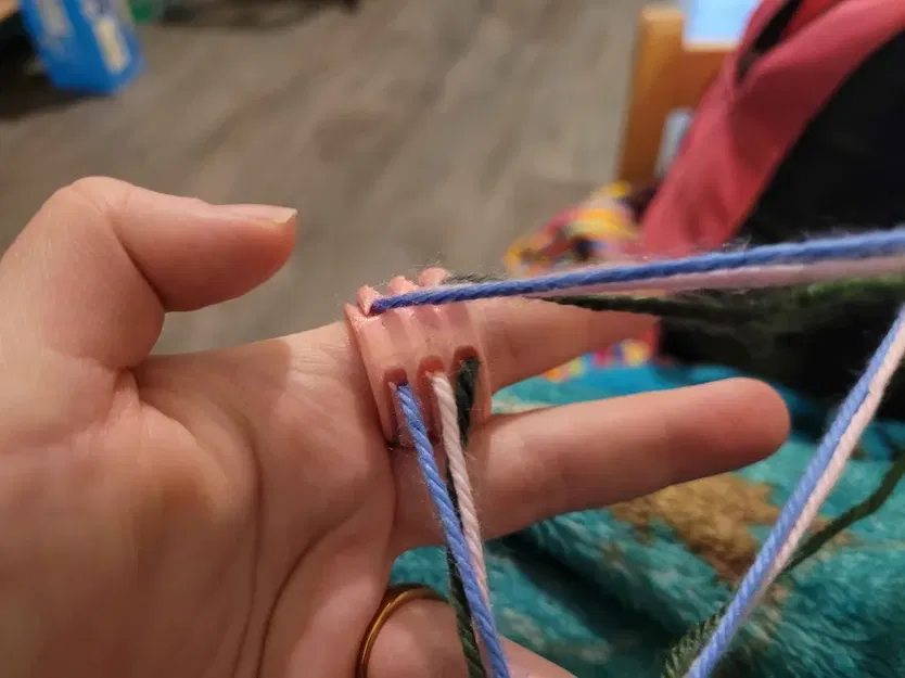 Nhẫn Giữ Len Đan Họa Tiết Màu - Image 3