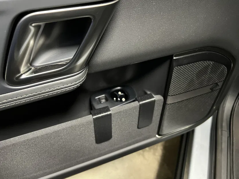 Giá đỡ Bộ chuyển đổi NACS OpenSourceEV cho Rivian R1T & R1S - Image 5