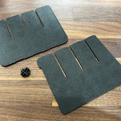 OpenSourceEV Parts: Tấm Chia Ngăn Trung Tâm Điều Chỉnh Được Cho Rivian R1T & R1S