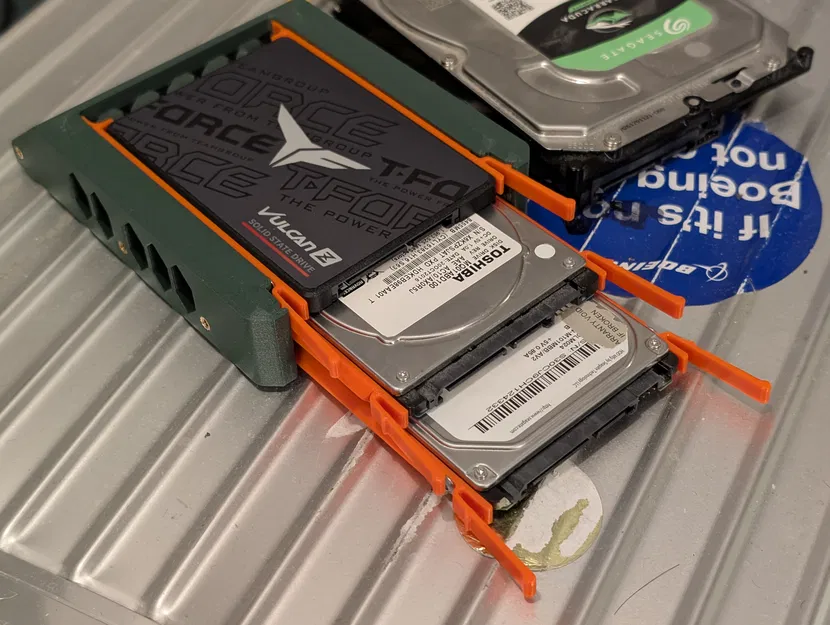 Adapter Chuyển Đổi Ổ Cứng 2.5" SSD Sang Khay 3.5" HDD Ba Ổ Đĩa, Không Cần Dụng Cụ - Image 2