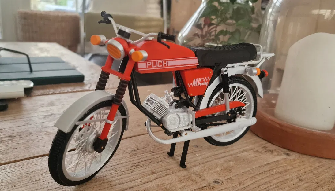 Mô hình xe Puch M50 Racing tỉ lệ 1:8 của Ed van der Heijden - Image 1