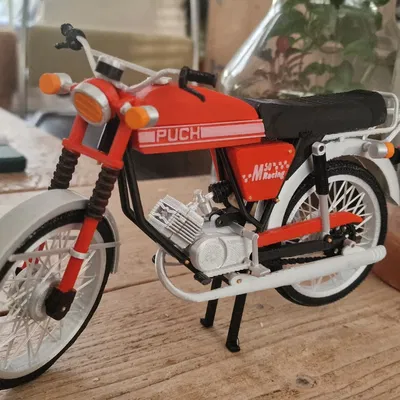 Mô hình xe Puch M50 Racing tỉ lệ 1:8 của Ed van der Heijden