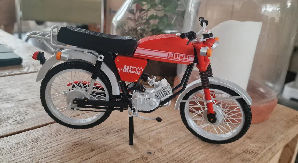 Mô hình xe Puch M50 Racing tỉ lệ 1:8 của Ed van der Heijden - Image 2