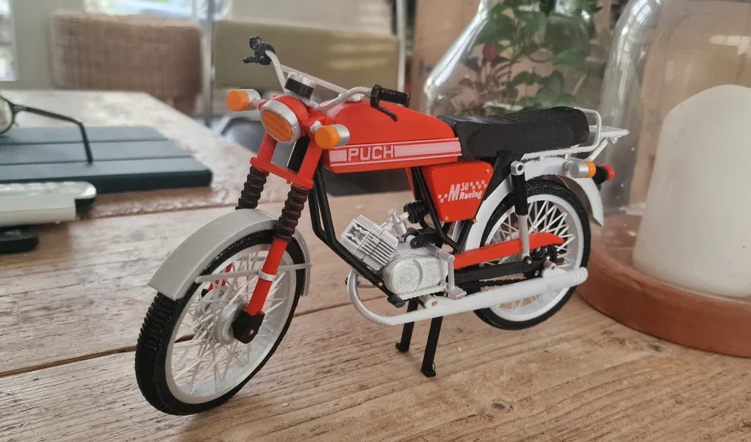 Mô hình xe Puch M50 Racing tỉ lệ 1:8 của Ed van der Heijden - Image 4
