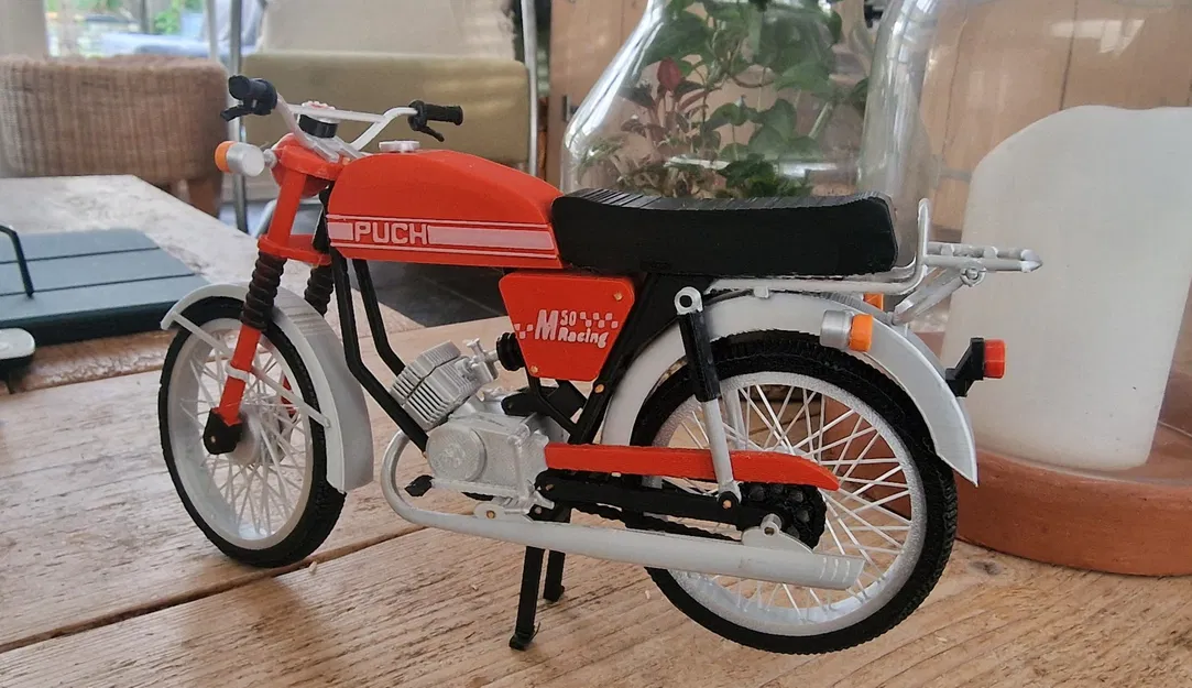 Mô hình xe Puch M50 Racing tỉ lệ 1:8 của Ed van der Heijden - Image 7