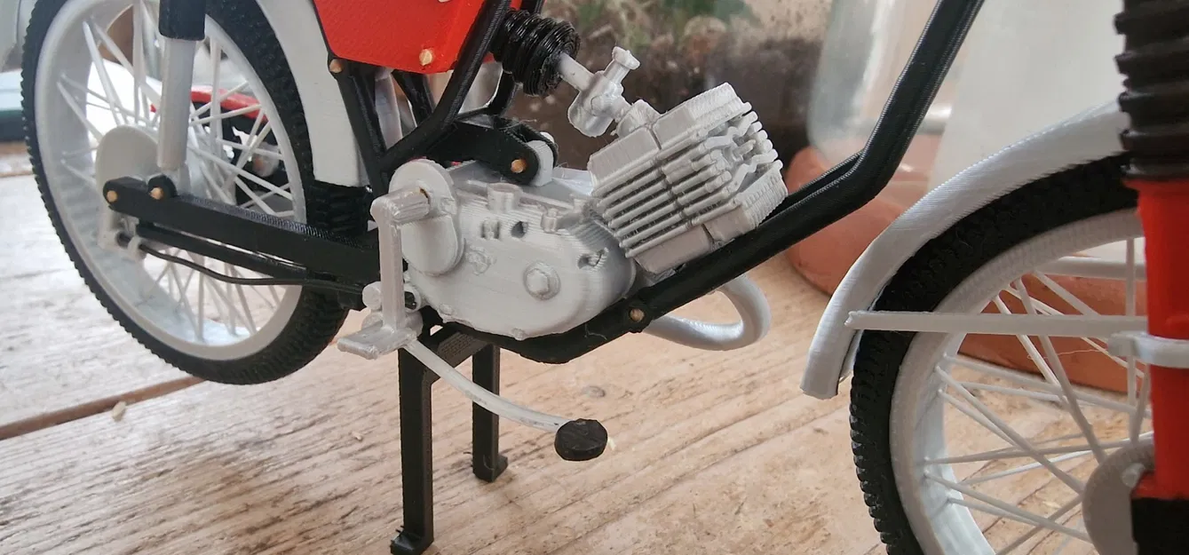 Mô hình xe Puch M50 Racing tỉ lệ 1:8 của Ed van der Heijden - Image 17