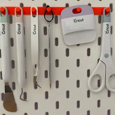 Giá đỡ dụng cụ Cricut cho Ikea Skadis (Bản làm lại)