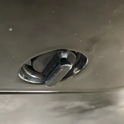 Ốc Vặn Tay Nắp Che Khớp Nối Rivian