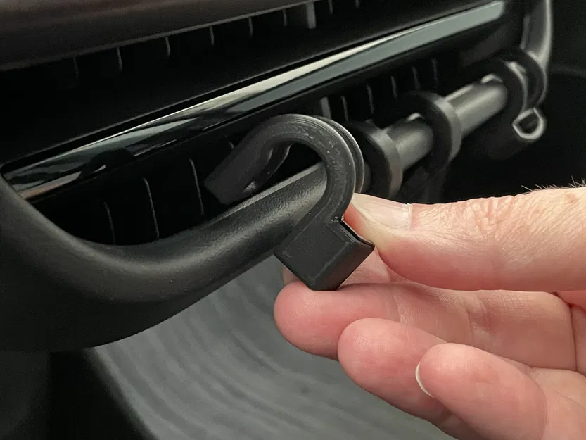 Móc Kính Râm Rivian (móc gió + kẹp tấm che nắng MỚI) - Image 2