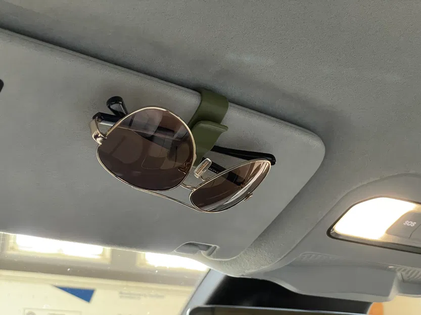 Móc Kính Râm Rivian (móc gió + kẹp tấm che nắng MỚI) - Image 5