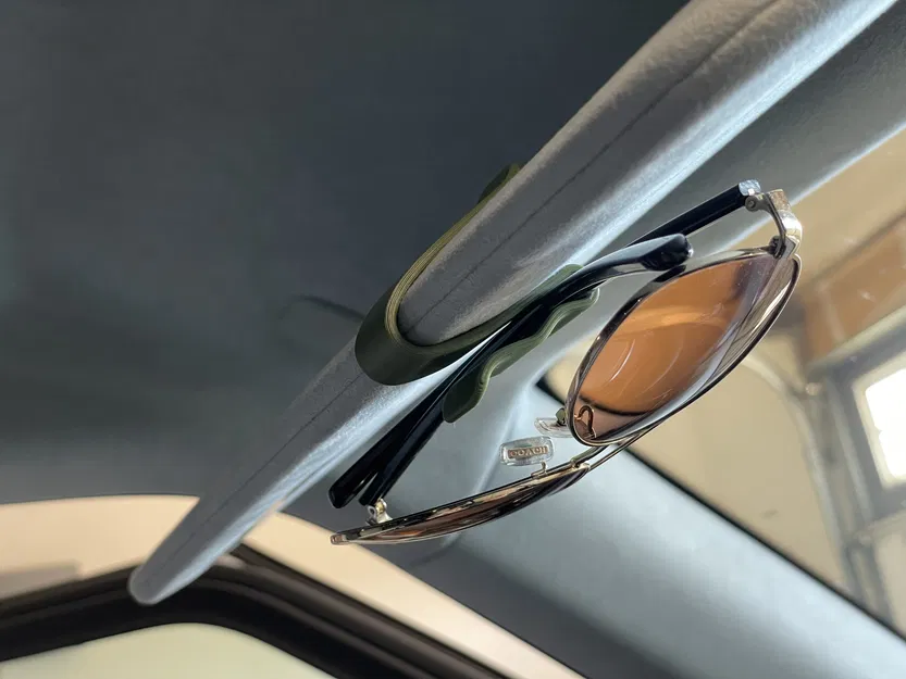 Móc Kính Râm Rivian (móc gió + kẹp tấm che nắng MỚI) - Image 6