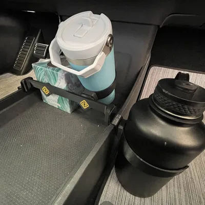 Giá Đỡ Cốc Rivian