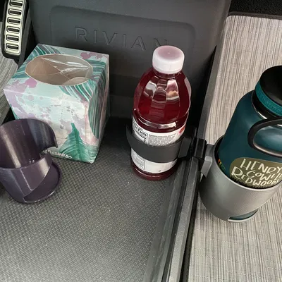 Giá Đỡ Cốc Rivian