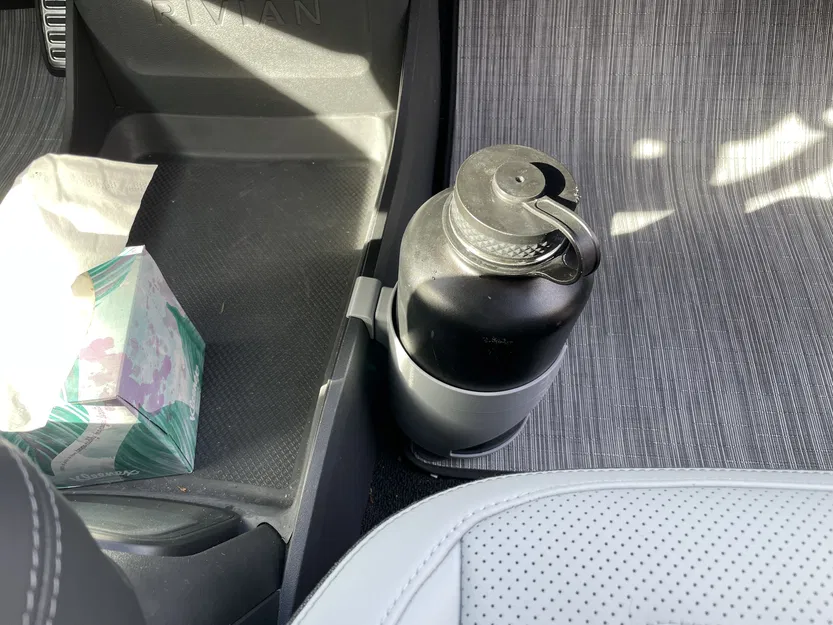 Giá Đỡ Cốc Rivian - Image 5