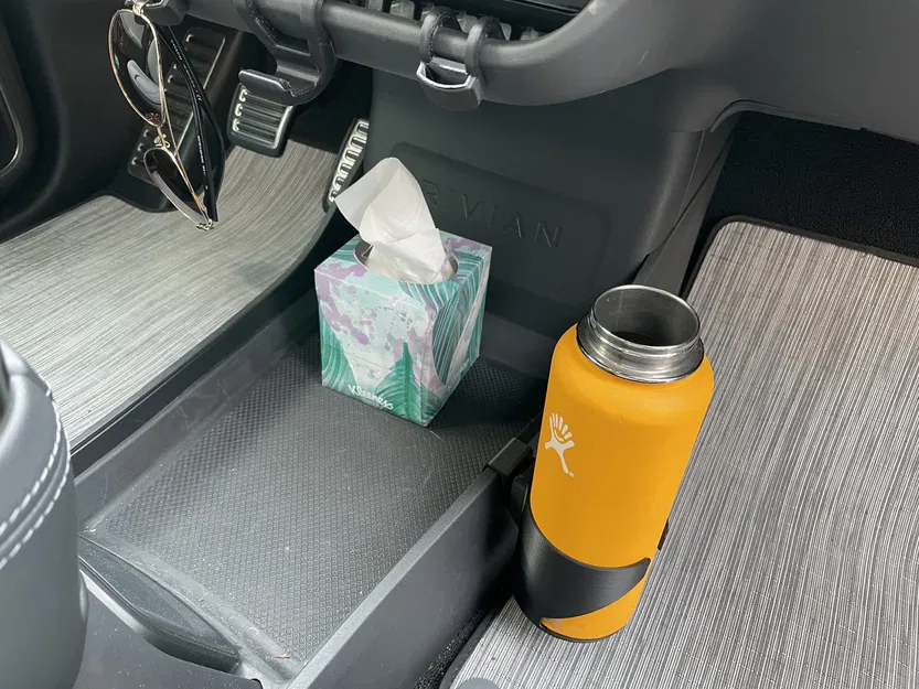 Giá Đỡ Cốc Rivian - Image 9
