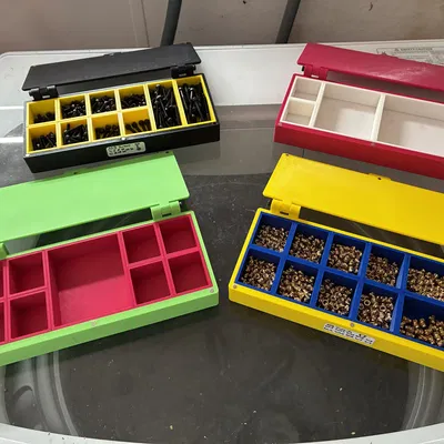 Hộp chia ngăn đựng ốc vít hoặc các chi tiết nhỏ