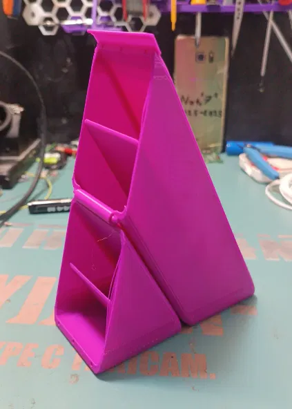 Ốp Bút Giữ Điện Thoại Kakusta (Tựa Bút Tam Giác / Kim Tự Tháp) - Image 1