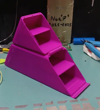 Ốp Bút Giữ Điện Thoại Kakusta (Tựa Bút Tam Giác / Kim Tự Tháp) - Image 3