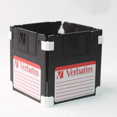 Giá đỡ bút hình đĩa mềm