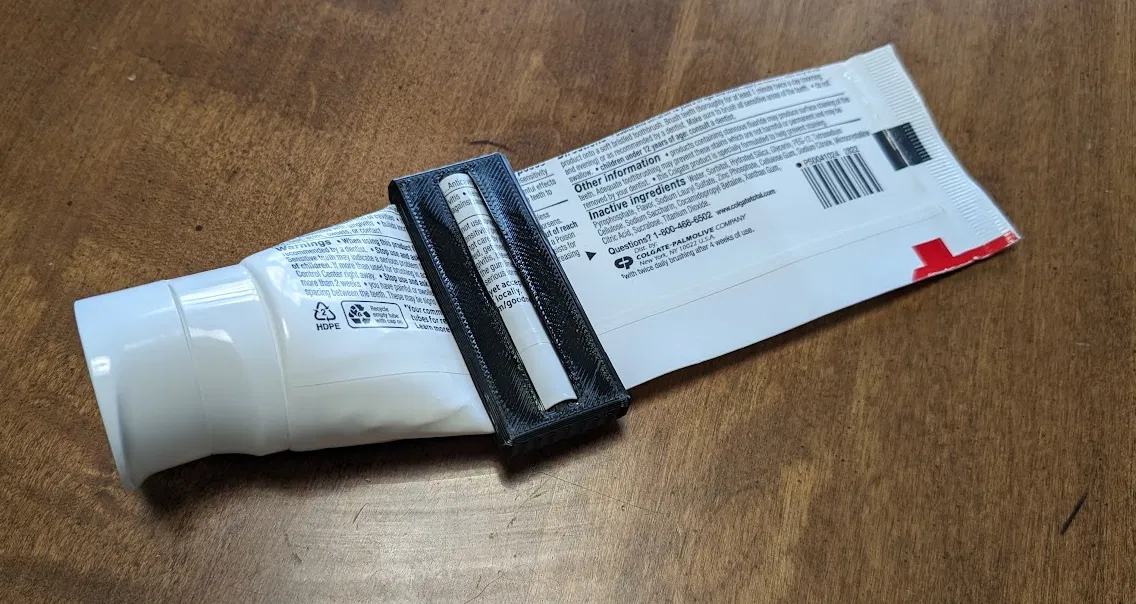 Thêm một Dụng cụ Bóp Kem Đánh Răng Nữa - Image 1