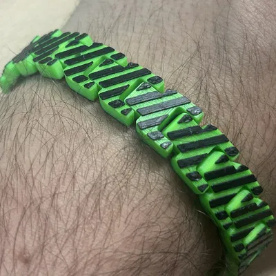 Vòng Tay Dây Xích Remix – Phiên Bản Chữ Cái Tùy Chỉnh với Thiết Kế Đường Kẻ