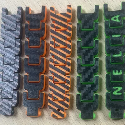 Vòng Tay Dây Xích Remix – Phiên Bản Chữ Cái Tùy Chỉnh với Thiết Kế Đường Kẻ