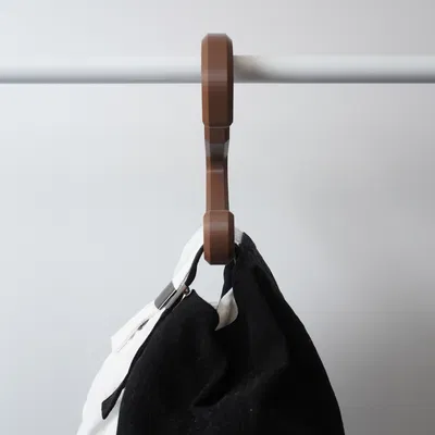 Móc treo nón trong tủ