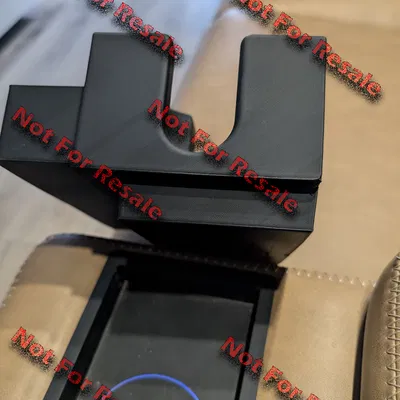 Kệ Cốc Brinkley Có Khe Cắm Remote