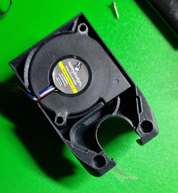 QIDI Q2 Quạt làm mát cải tiến - vỏ/ống dẫn mới cho quạt 5015 (miệng thường và miệng rộng) - Image 1