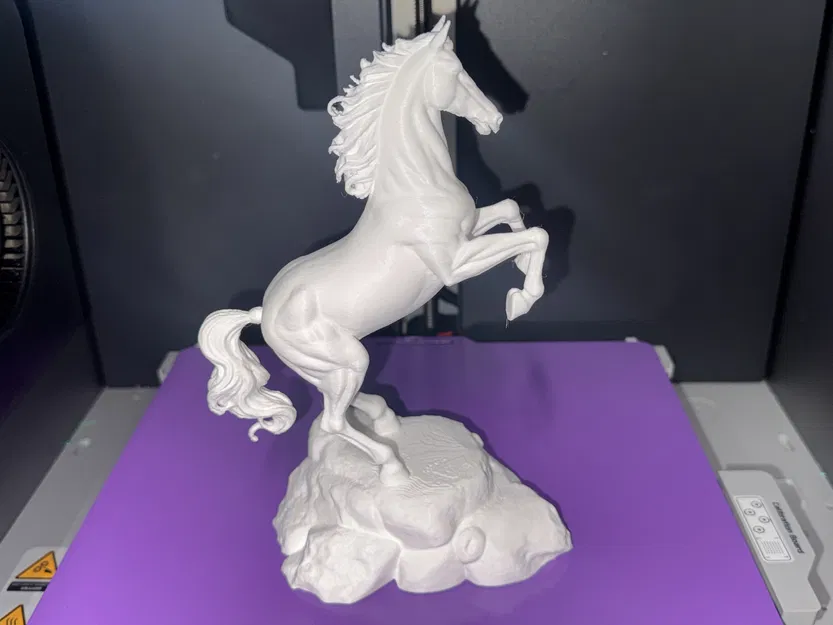 Tượng Ngựa Hí Đẹp Tuyệt Vời - Image 1