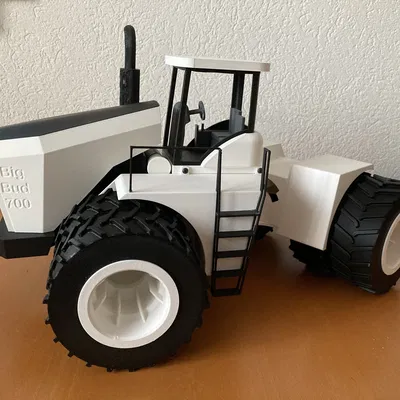 Tổ Hợp Máy Cày Big Bud 700 Tỉ Lệ 1:16 (2023-2024)