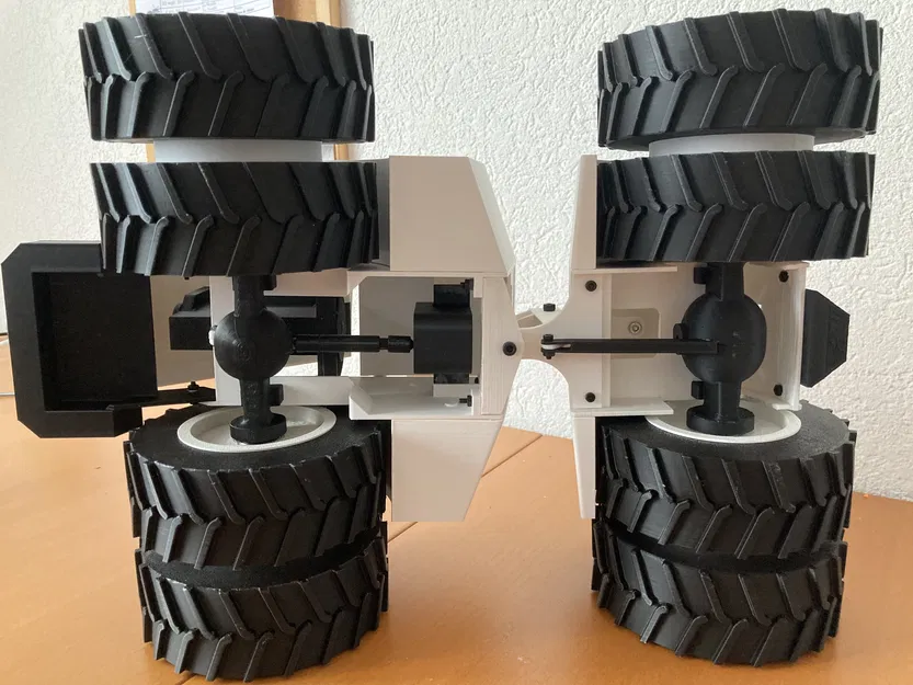 Tổ Hợp Máy Cày Big Bud 700 Tỉ Lệ 1:16 (2023-2024) - Image 2