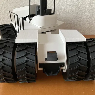 Tổ Hợp Máy Cày Big Bud 700 Tỉ Lệ 1:16 (2023-2024)