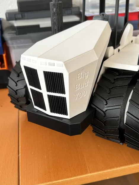 Tổ Hợp Máy Cày Big Bud 700 Tỉ Lệ 1:16 (2023-2024) - Image 5