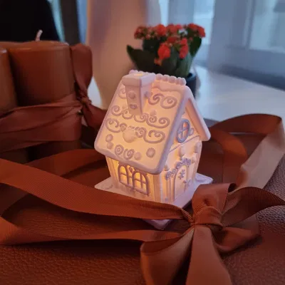 Chân Nến/Đèn LED Hình Nhà Bánh Gừng