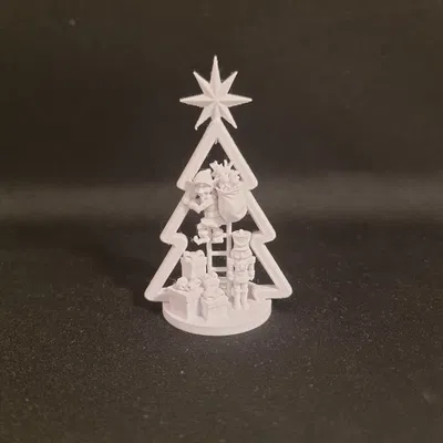 Xưởng Yêu Tinh Trong Cây Thông Noel