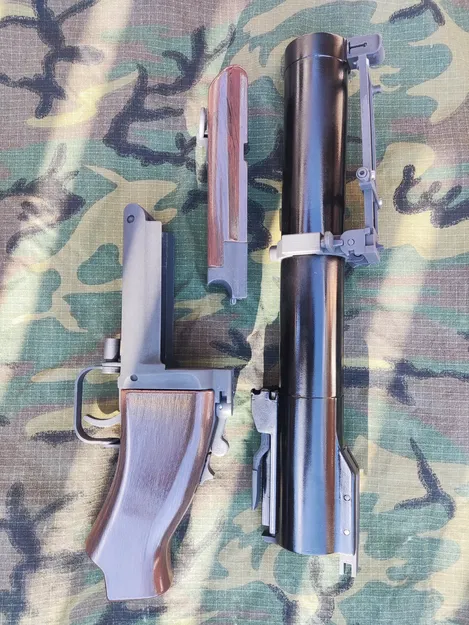 Mô hình súng phóng lựu hơi M79 Airsoft 40mm với ký hiệu KANARR CORP và chi tiết chân thực. - Image 5