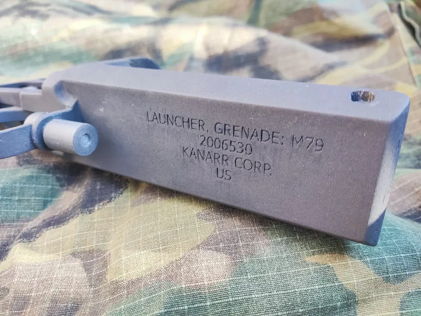 Mô hình súng phóng lựu hơi M79 Airsoft 40mm với ký hiệu KANARR CORP và chi tiết chân thực. - Image 7