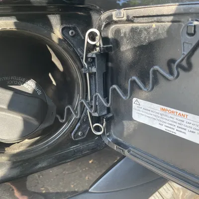 Bản lề cửa xăng P2 Volvo