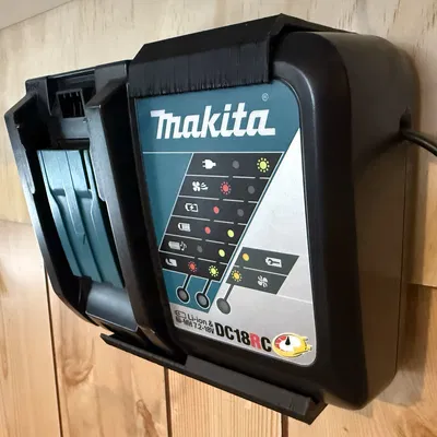 Giá Treo Tường Cho Sạc Pin Makita DC18RC