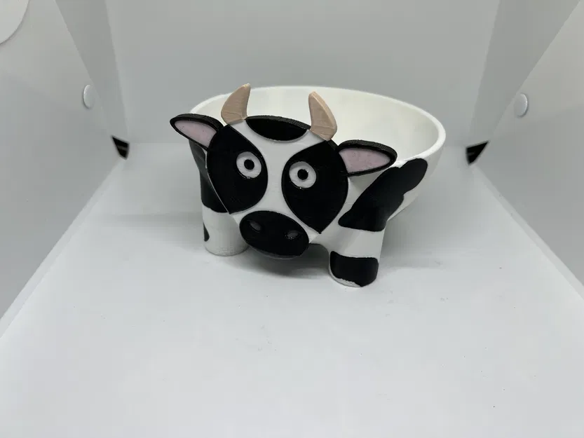 Tô Đựng Đồ Ăn Vặt Hình Con Bò - Image 1