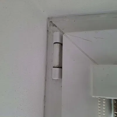 Chụp bản lề cửa sổ / Hinge covers of the window