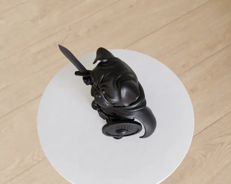 Chó Pug đội kiếm và khiên - Image 7