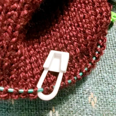 Dụng cụ đánh dấu mũi đan len - "Đã kiểm chứng thực tế", "Được người đan len tin dùng"