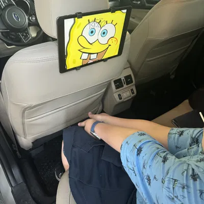 Giá đỡ iPad gắn gác đầu xe ô tô bền bỉ