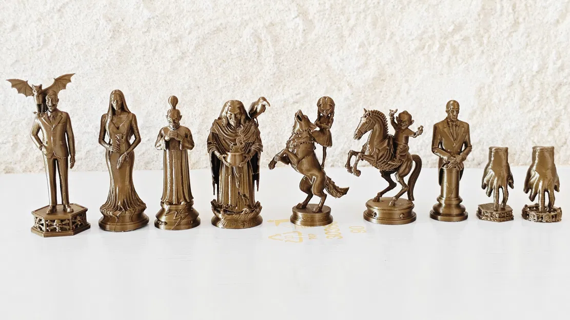 Bộ Cờ Vua Gia Đình Addams - Quân Cờ Gothic - Image 2