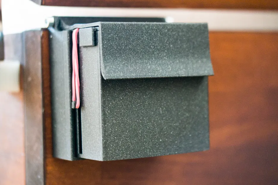 Hộp đựng bao cao su hoặc khăn ướt có nắp & giá đỡ - Image 1